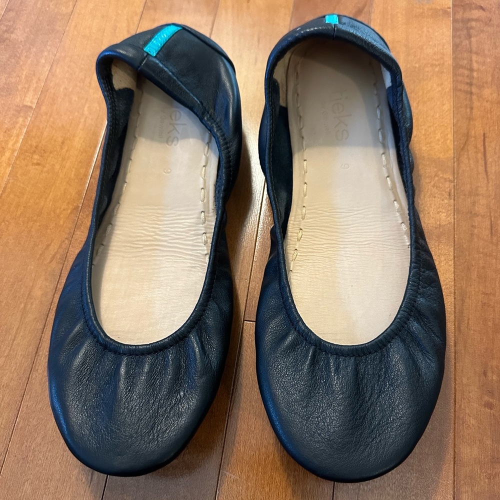 Black Tieks flats, size 9 Like new! - shoes only